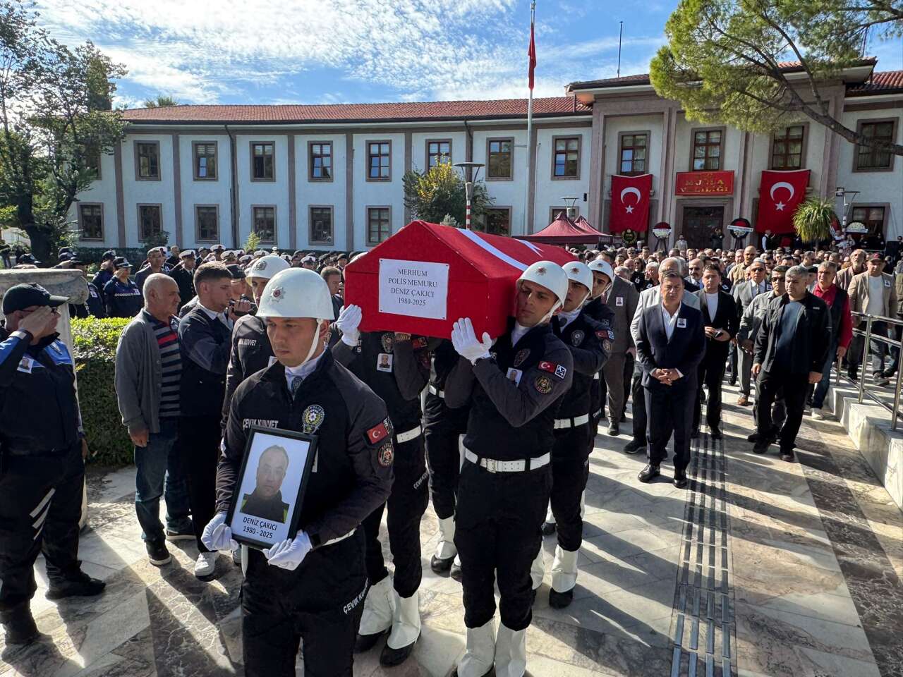 Muğla Emniyetinde Hüzün: Trafik Polisi Deniz Çakıcı Son Yolculuğuna Uğurlandı 15